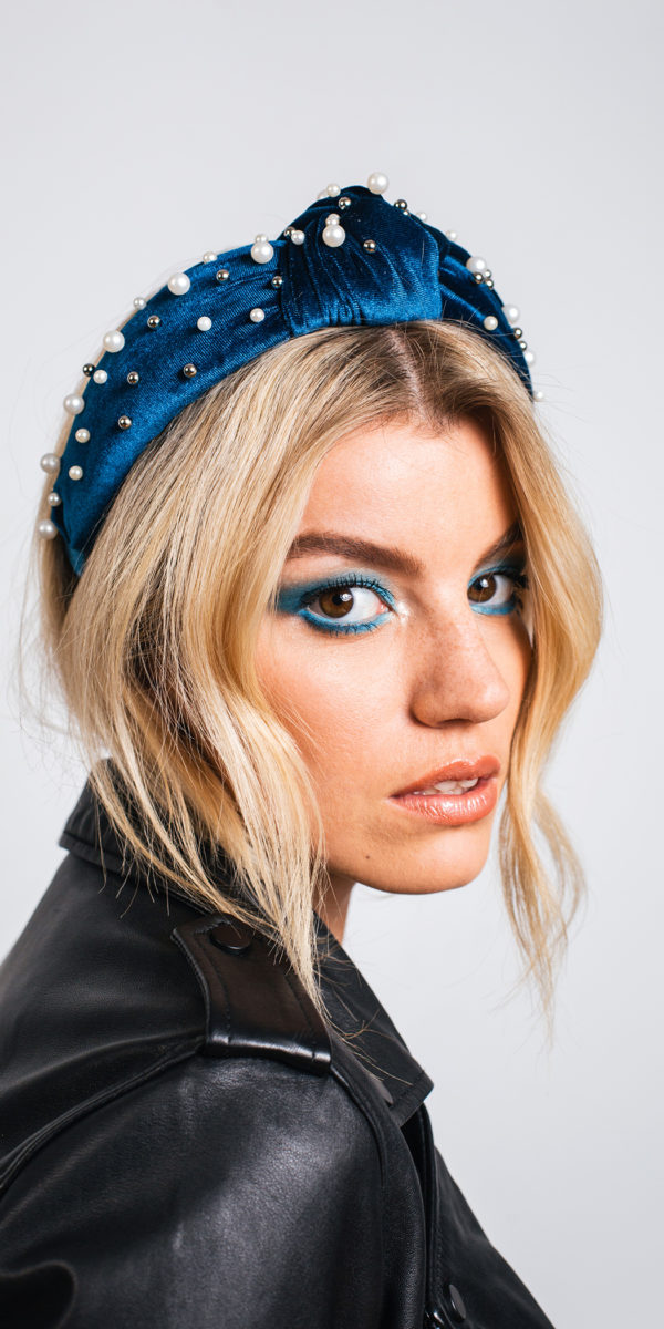 VELVET OVERSIZED PEARL AND CRYSATL KNOTTED HEADBAND